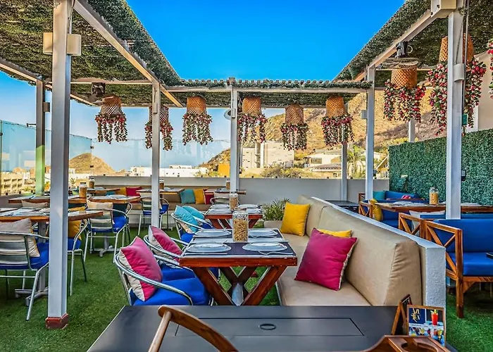 Loft Close To The Ocean With Rooftop Infinity Pool, Balcony & Gym - Dog-friendly *